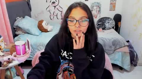 Snapshot of _dayanne_ chatting on 10.10.25 Pao online show from 10.10.25