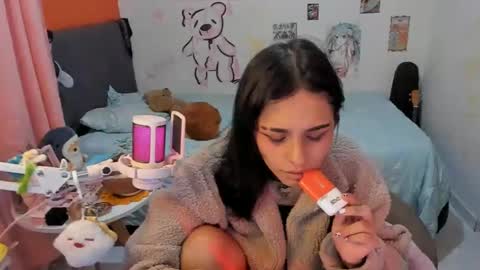 Snapshot of _dayanne_ chatting on 11.04.25 Pao online show from 11.04.25