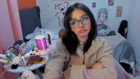 Snapshot of _dayanne_ chatting on 11.19.25 Pao online show from 11.19.25