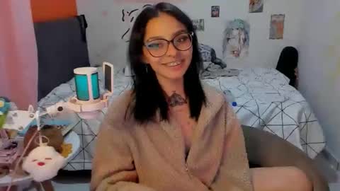 Snapshot of _dayanne_ chatting on 12.04.25 Pao online show from 12.04.25