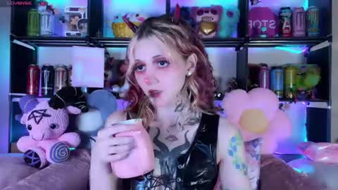 Snapshot of _devilbaby chatting on 06.19.26 Kate online show from 06.19.26