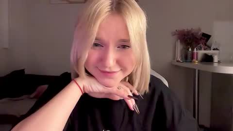 Snapshot of _dewpoint_ chatting on 11.08.25 Ri online show from 11.08.25