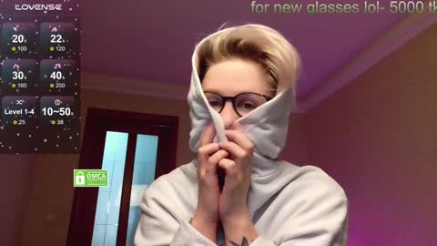 chloue and Gretta online show from 01.04.25