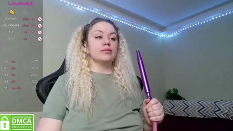 chloue and Gretta online show from 02.11.25