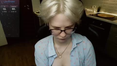 Snapshot of _elven_dreams__ chatting on 06.23.26 chloue and Gretta online show from 06.23.26