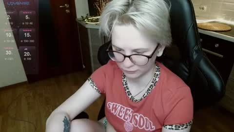 Snapshot of _elven_dreams__ chatting on 07.18.26 chloue and Gretta online show from 07.18.26