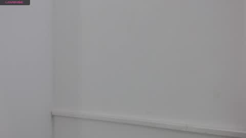 Snapshot of _emma_diamond_ chatting on 01.04.25 Emma online show from 01.04.25