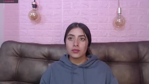 Snapshot of _emma_diamond_ chatting on 03.07.25 Emma online show from 03.07.25