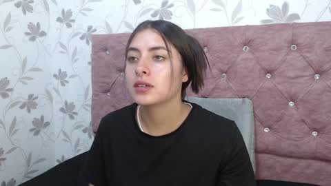 Snapshot of _emma_diamond_ chatting on 03.10.25 Emma online show from 03.10.25