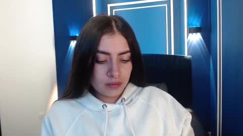 Snapshot of _emma_diamond_ chatting on 10.04.25 Emma online show from 10.04.25