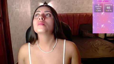 Snapshot of _emma_diamond_ chatting on 11.02.25 Emma online show from 11.02.25