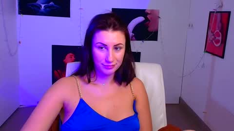 Snapshot of _emma_lay chatting on 12.13.24 Emma online show from 12.13.24