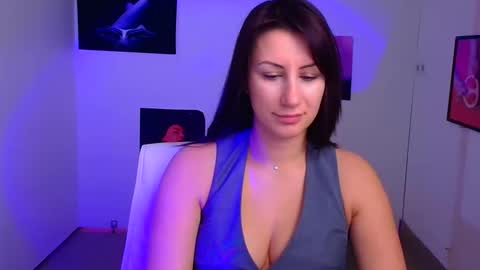 Snapshot of _emma_lay chatting on 02.03.25 Emma online show from 02.03.25