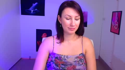 Snapshot of _emma_lay chatting on 02.04.25 Emma online show from 02.04.25