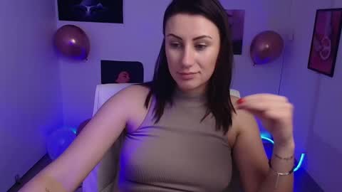 Snapshot of _emma_lay chatting on 02.19.25 Emma online show from 02.19.25