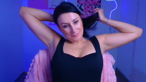 Snapshot of _emma_lay chatting on 10.30.25 Emma online show from 10.30.25