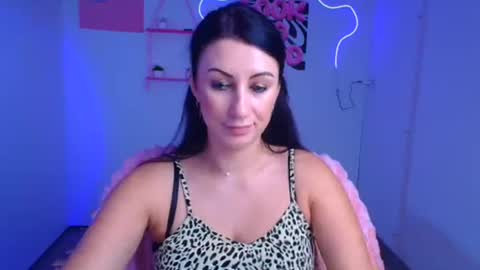 Snapshot of _emma_lay chatting on 11.01.25 Emma online show from 11.01.25