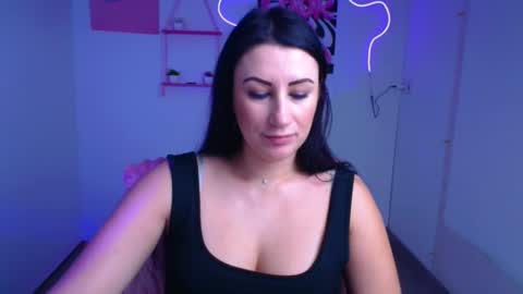 Snapshot of _emma_lay chatting on 11.24.25 Emma online show from 11.24.25