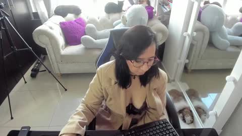 Emma online show from 12.17.24