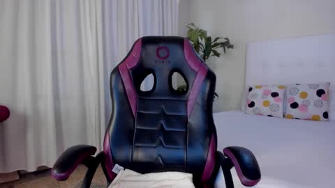 Emma  online show from 11.24.25