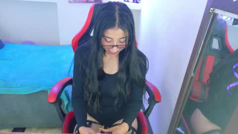 Snapshot of _emmaa_harper chatting on 10.12.25 Emmaa Harper3 online show from 10.12.25