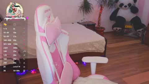 Evie online show from 12.22.24