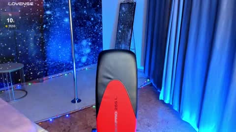  F R A U  online show from 01.08.25