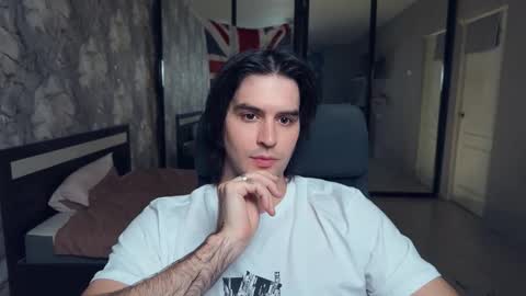 Snapshot of _fatrabbit chatting on 11.20.25 Keanu online show from 11.20.25