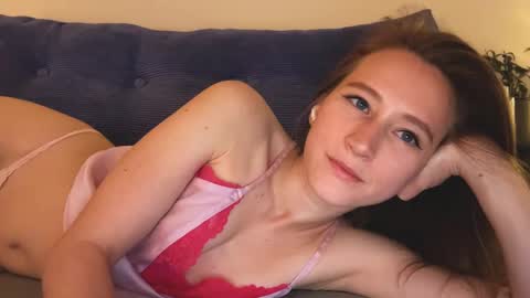 Snapshot of _feli_ chatting on 02.21.25 all my social online show from 02.21.25