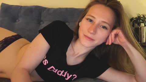 Snapshot of _feli_ chatting on 02.26.25 all my social online show from 02.26.25