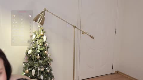 Essie  online show from 01.11.25