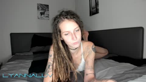 Snapshot of _fuckinparadise chatting on 01.04.25 Lyanna and Derek online show from 01.04.25