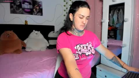 Snapshot of _gleep chatting on 10.27.25 LEEP online show from 10.27.25