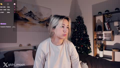 Snapshot of _golden_moon_ chatting on 12.28.24 Rina online show from 12.28.24