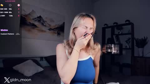 Snapshot of _golden_moon_ chatting on 02.20.25 Rina online show from 02.20.25