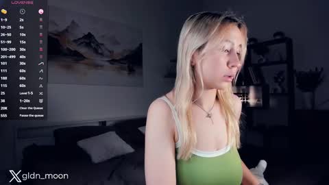 Snapshot of _golden_moon_ chatting on 03.05.25 Rina online show from 03.05.25