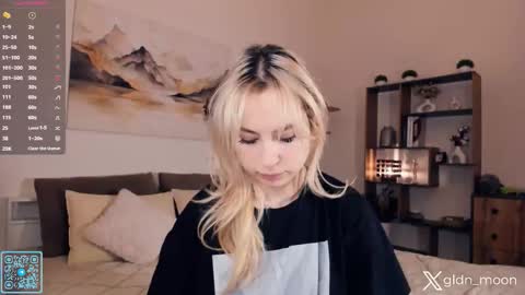 Snapshot of _golden_moon_ chatting on 11.26.25 Rina online show from 11.26.25