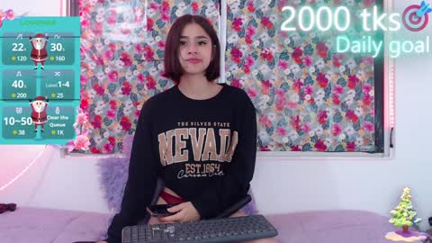 Snapshot of _gwen__ chatting on 12.11.24 Gwen online show from 12.11.24