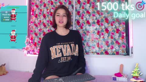 Snapshot of _gwen__ chatting on 12.17.24 Gwen online show from 12.17.24