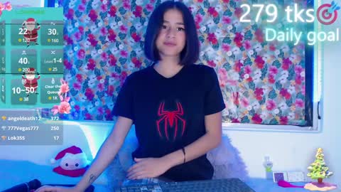 Snapshot of _gwen__ chatting on 12.28.24 Gwen online show from 12.28.24