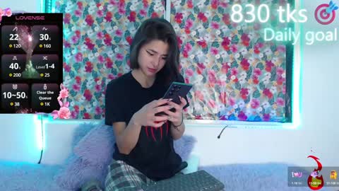 Snapshot of _gwen__ chatting on 01.22.25 Gwen online show from 01.22.25