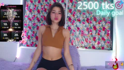 Snapshot of _gwen__ chatting on 02.05.25 Gwen online show from 02.05.25