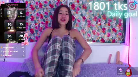 Snapshot of _gwen__ chatting on 02.06.25 Gwen online show from 02.06.25