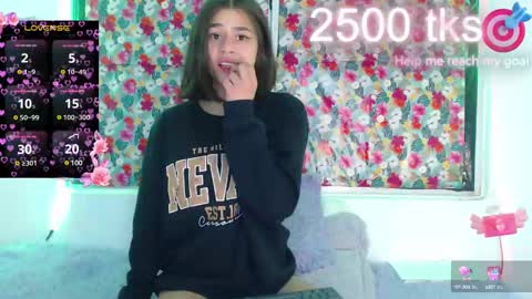 Snapshot of _gwen__ chatting on 02.21.25 Gwen online show from 02.21.25