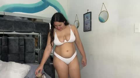 Snapshot of _hells_bells chatting on 11.26.25 Sam and MIke online show from 11.26.25