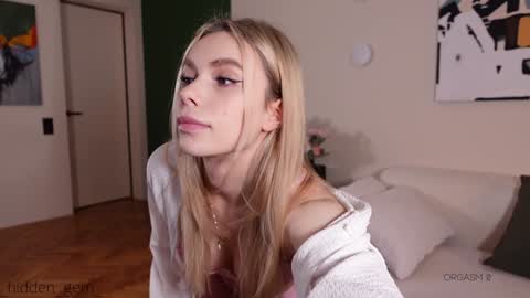 Laura online show from 01.18.25