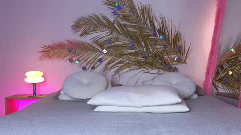 Holly online show from 02.10.25