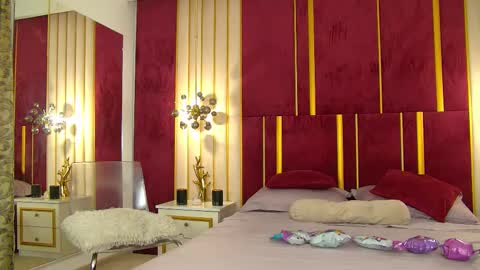 _hot_neighbour online show from 10.23.25