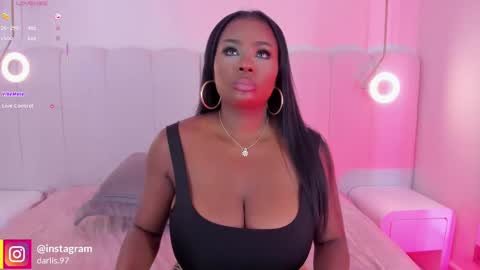 Snapshot of _huge_boobs_ebony chatting on 09.08.25 Darlis online show from 09.08.25