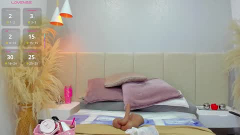 Snapshot of _huge_boobs_ebony chatting on 11.23.25 Darlis online show from 11.23.25